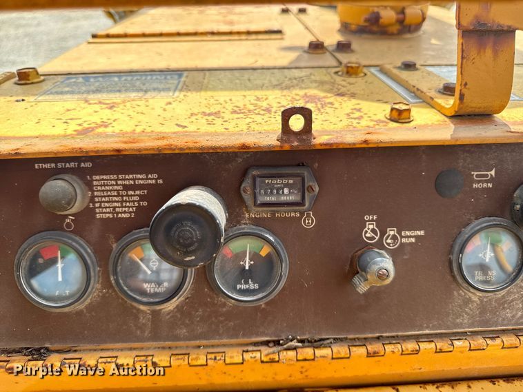 image for item EM2280 1989 Case 850D long track dozer