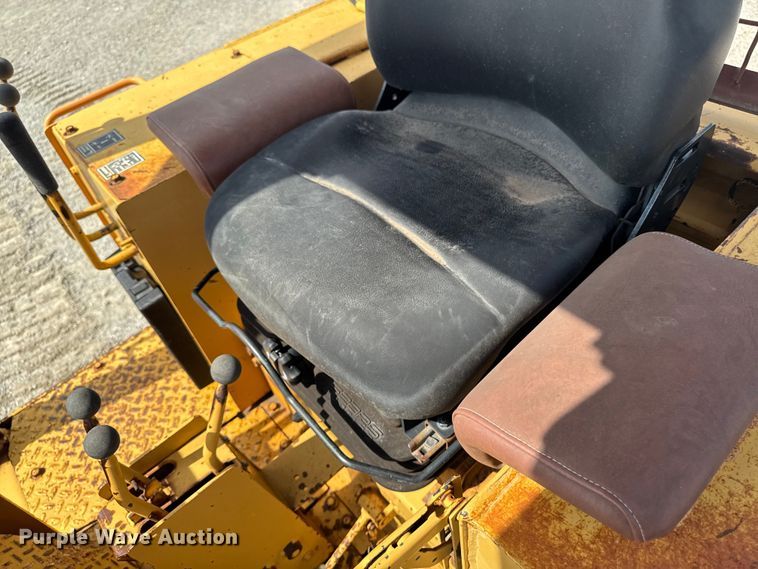 image for item EM2280 1989 Case 850D long track dozer