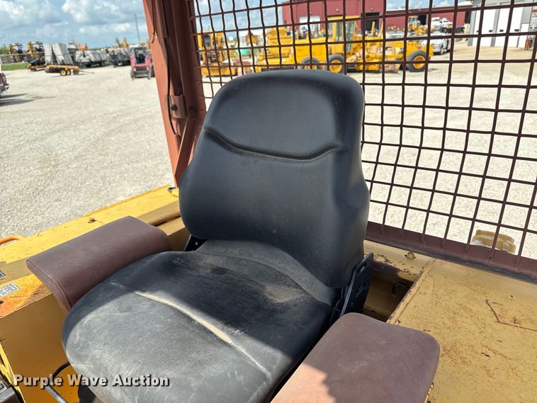 image for item EM2280 1989 Case 850D long track dozer