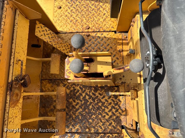 image for item EM2280 1989 Case 850D long track dozer