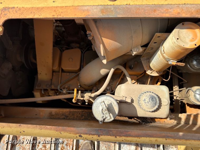 image for item EM2280 1989 Case 850D long track dozer