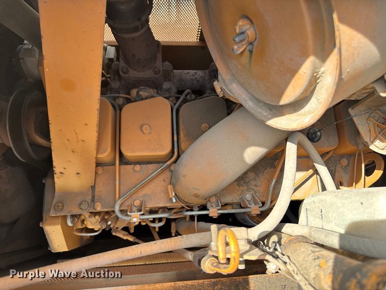 image for item EM2280 1989 Case 850D long track dozer