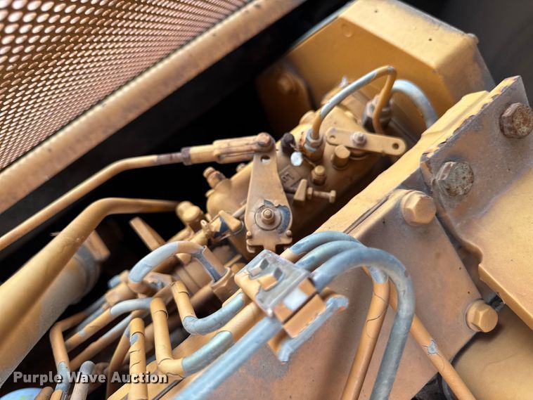 image for item EM2280 1989 Case 850D long track dozer