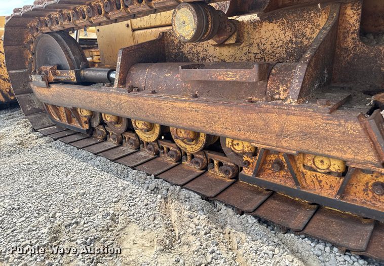 image for item EM2280 1989 Case 850D long track dozer