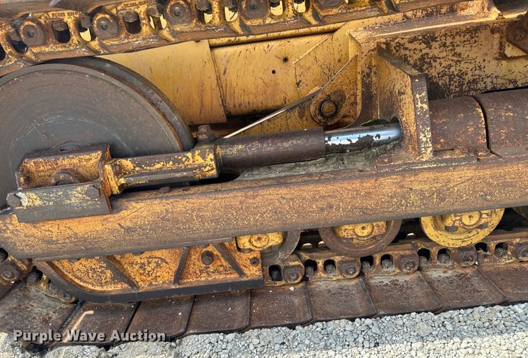 image for item EM2280 1989 Case 850D long track dozer