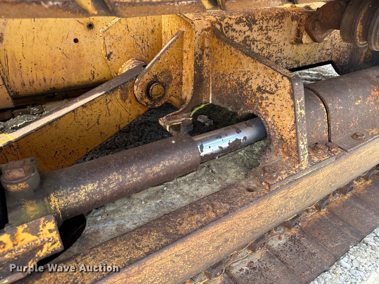 image for item EM2280 1989 Case 850D long track dozer