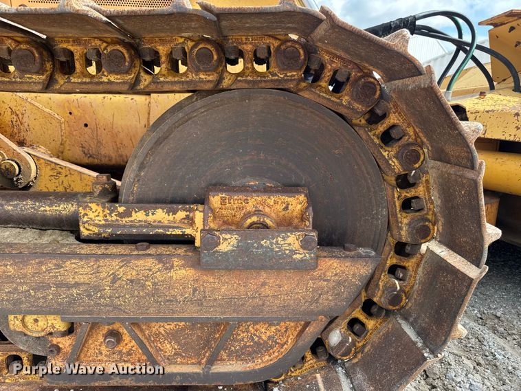 image for item EM2280 1989 Case 850D long track dozer