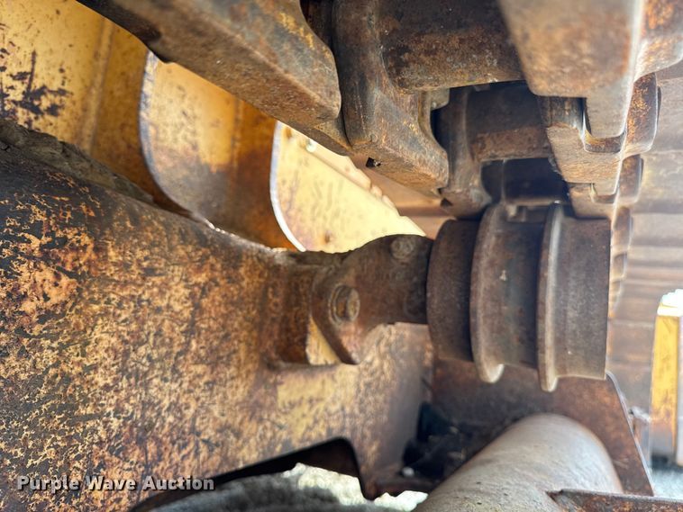 image for item EM2280 1989 Case 850D long track dozer