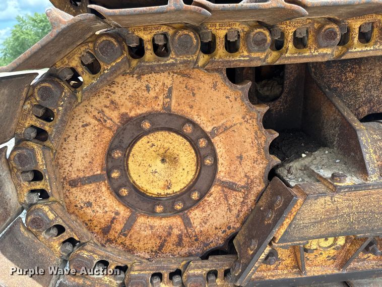 image for item EM2280 1989 Case 850D long track dozer