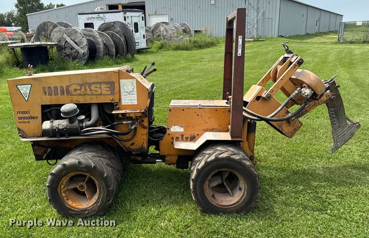 image for item EM2292 1989 Case Maxi sneaker series B vibratory cable plow