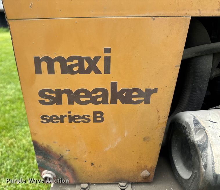 image for item EM2292 1989 Case Maxi sneaker series B vibratory cable plow