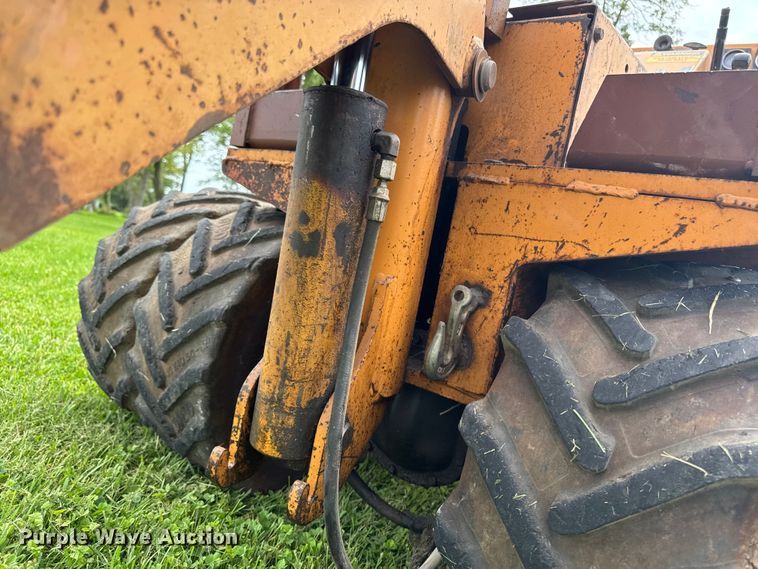 image for item EM2292 1989 Case Maxi sneaker series B vibratory cable plow