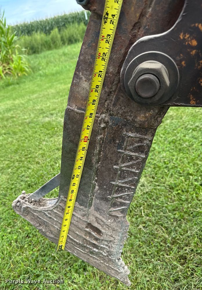 image for item EM2292 1989 Case Maxi sneaker series B vibratory cable plow