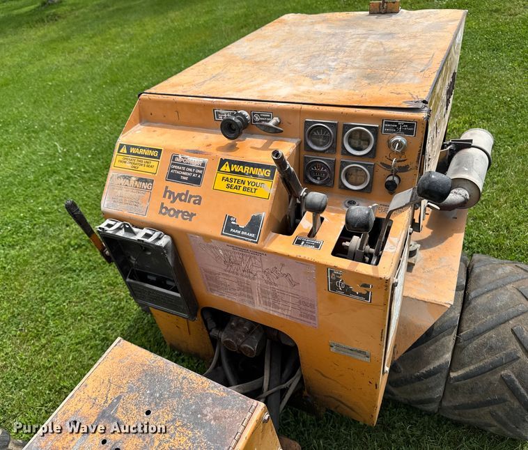 image for item EM2292 1989 Case Maxi sneaker series B vibratory cable plow