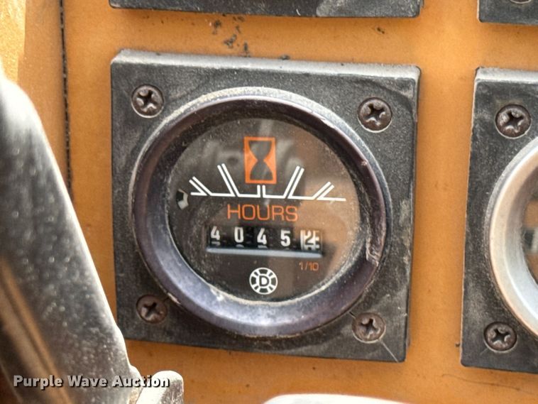 image for item EM2292 1989 Case Maxi sneaker series B vibratory cable plow