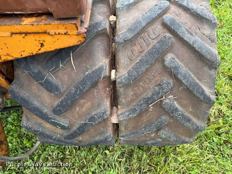 image for item EM2292 1989 Case Maxi sneaker series B vibratory cable plow