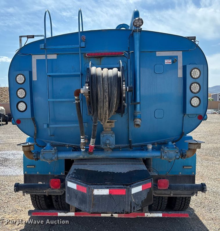 image for item EM5061 2000 Peterbilt 300 water truck