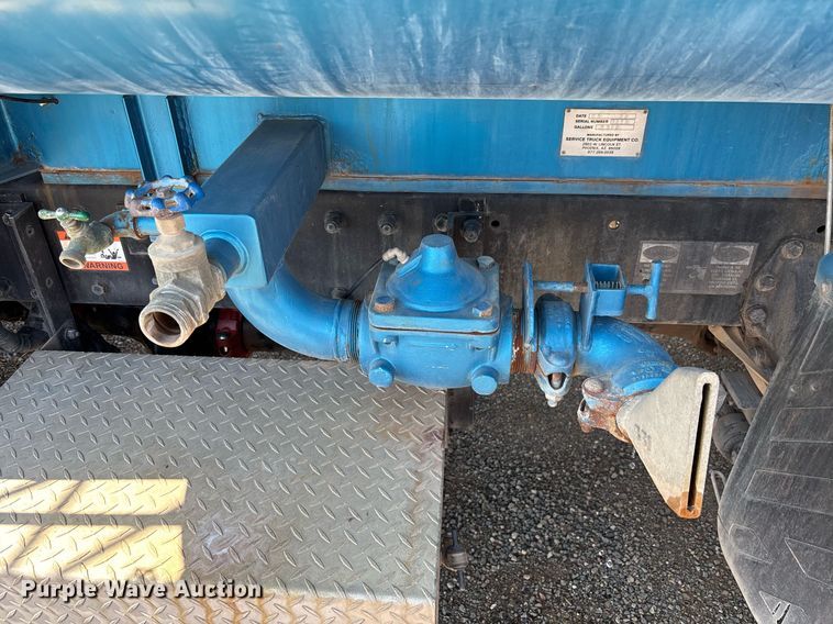 image for item EM5061 2000 Peterbilt 300 water truck