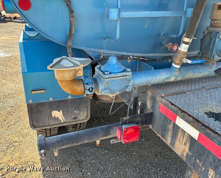 image for item EM5061 2000 Peterbilt 300 water truck