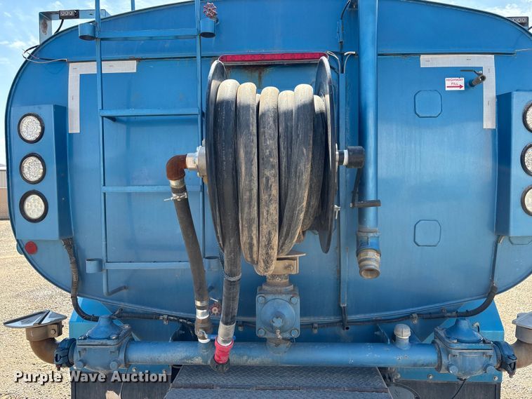 image for item EM5061 2000 Peterbilt 300 water truck