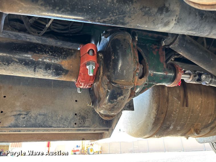 image for item EM5061 2000 Peterbilt 300 water truck