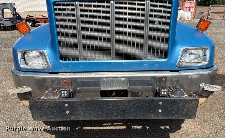 image for item EM5061 2000 Peterbilt 300 water truck