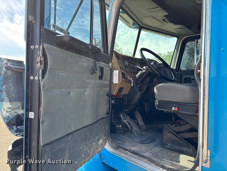 image for item EM5061 2000 Peterbilt 300 water truck