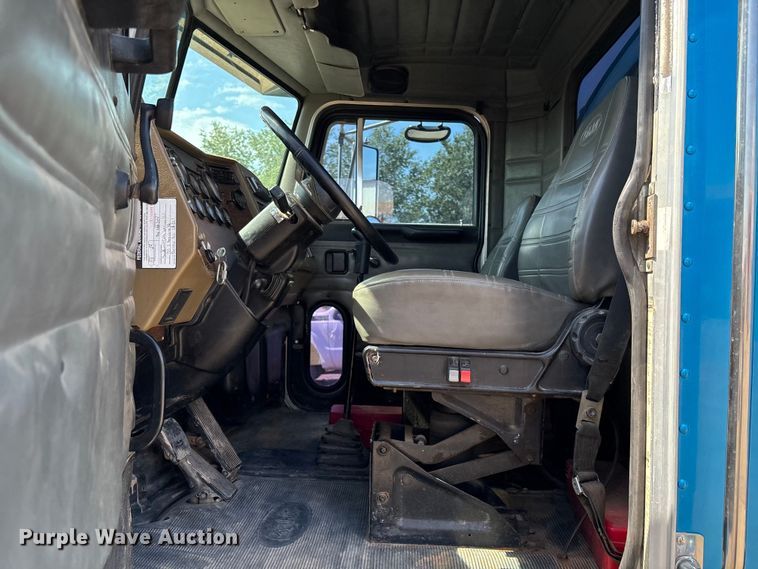 image for item EM5061 2000 Peterbilt 300 water truck