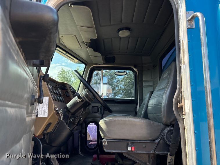 image for item EM5061 2000 Peterbilt 300 water truck