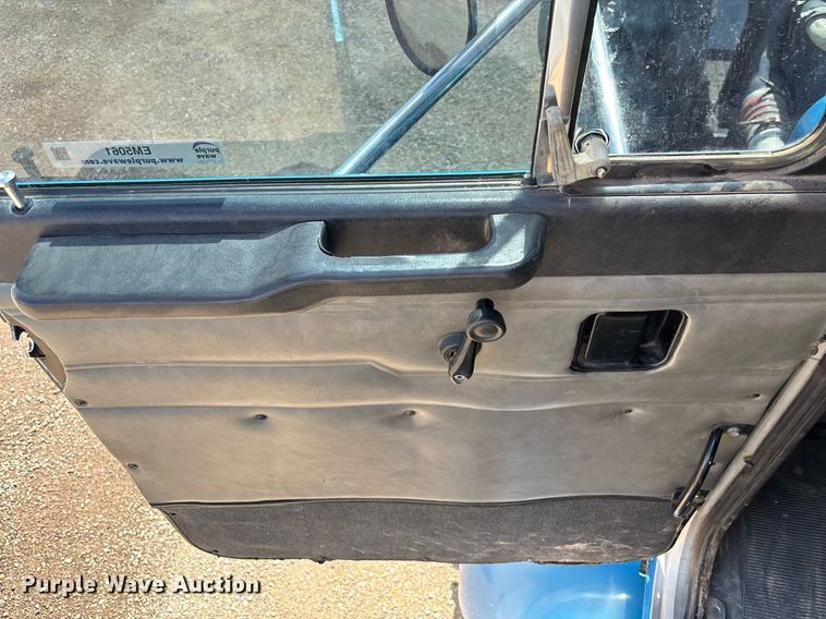 image for item EM5061 2000 Peterbilt 300 water truck