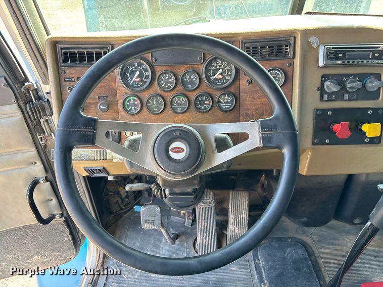 image for item EM5061 2000 Peterbilt 300 water truck