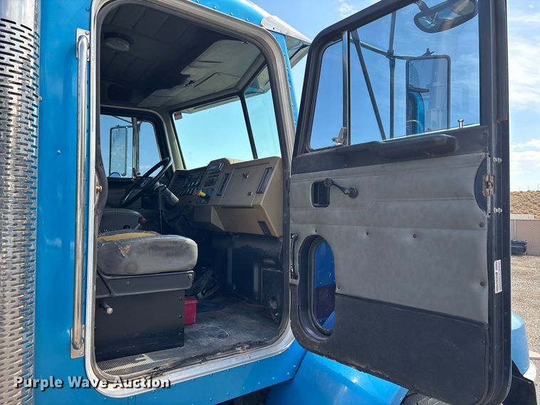 image for item EM5061 2000 Peterbilt 300 water truck