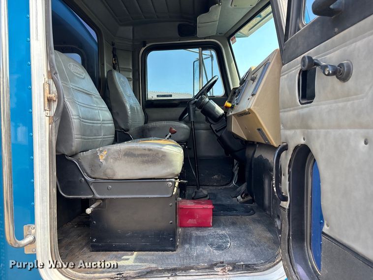 image for item EM5061 2000 Peterbilt 300 water truck