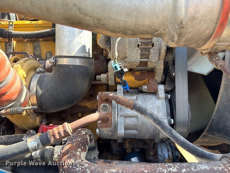 image for item EM5061 2000 Peterbilt 300 water truck