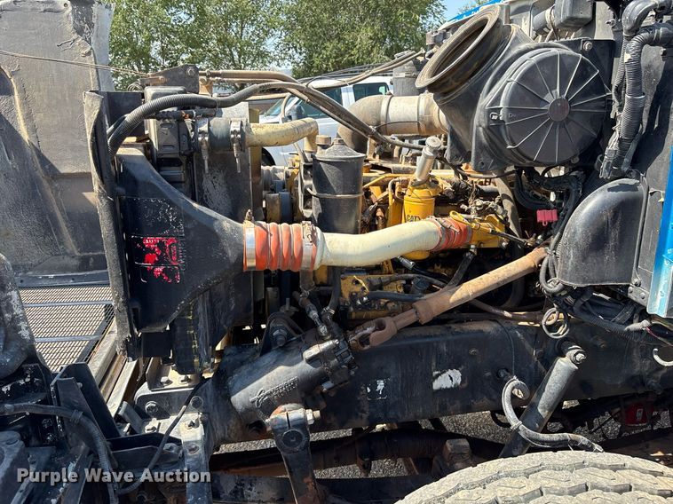 image for item EM5061 2000 Peterbilt 300 water truck