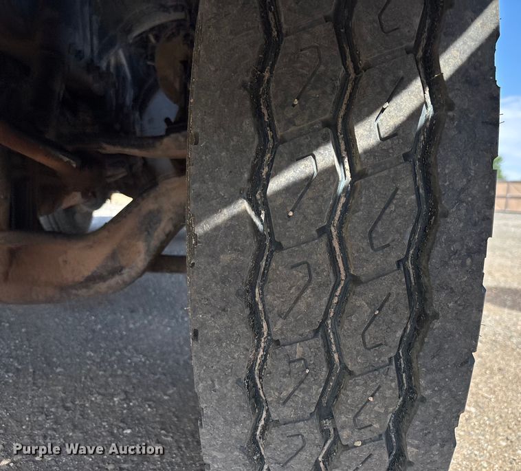 image for item EM5061 2000 Peterbilt 300 water truck