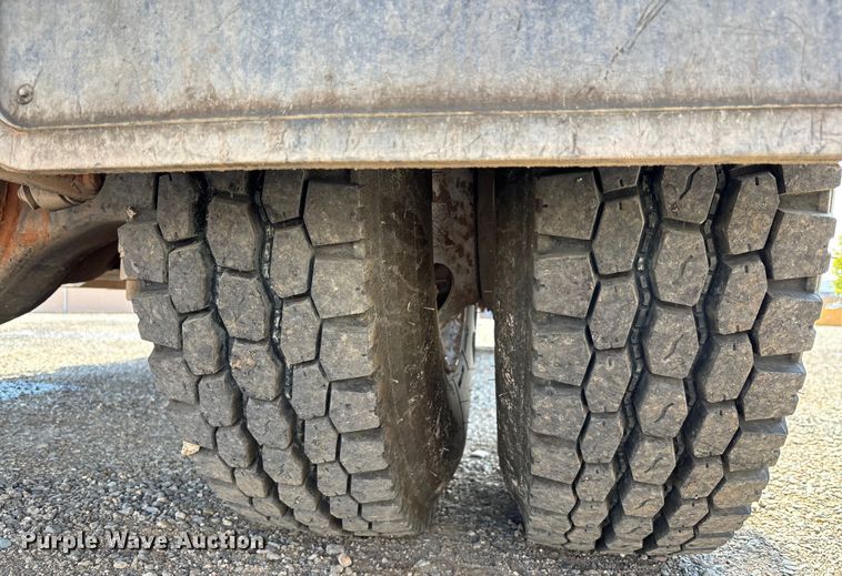 image for item EM5061 2000 Peterbilt 300 water truck