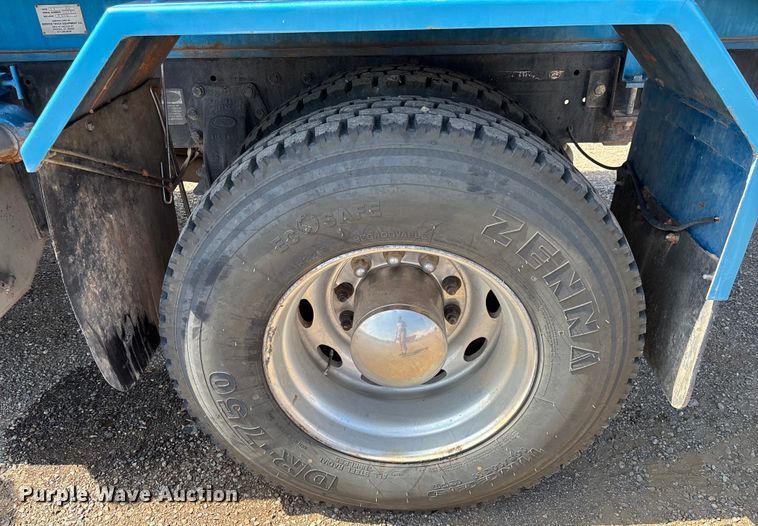 image for item EM5061 2000 Peterbilt 300 water truck