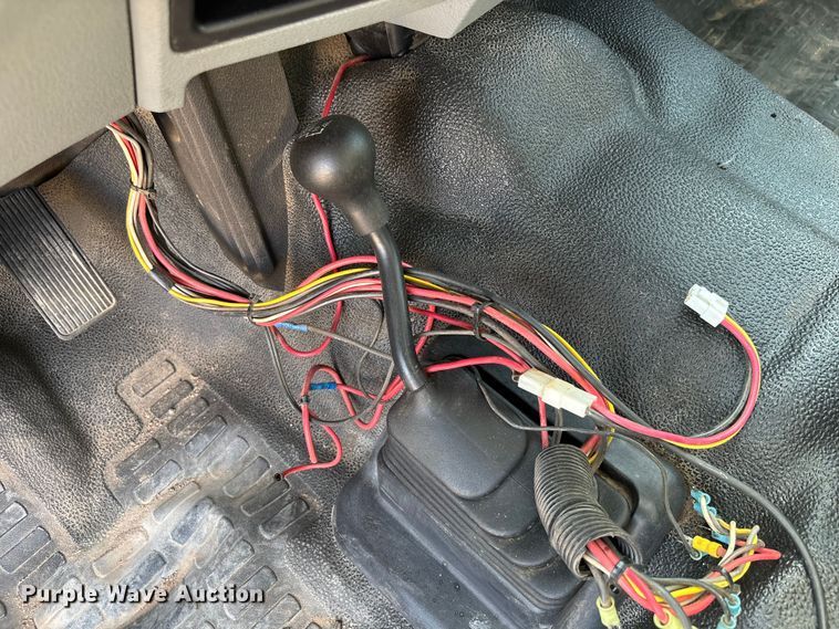 image for item EM5062 2011 Ford F250 Super Duty XL Crew Cab utility bed pickup truck