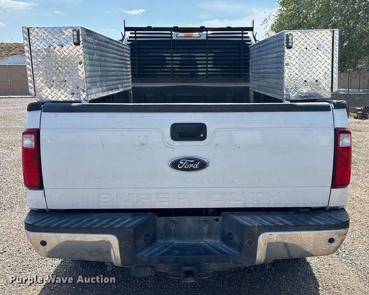 image for item EM5063 2015 Ford F250 Super Duty XLT Crew Cab pickup truck