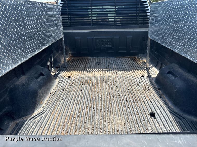 image for item EM5063 2015 Ford F250 Super Duty XLT Crew Cab pickup truck