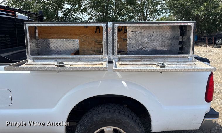 image for item EM5063 2015 Ford F250 Super Duty XLT Crew Cab pickup truck