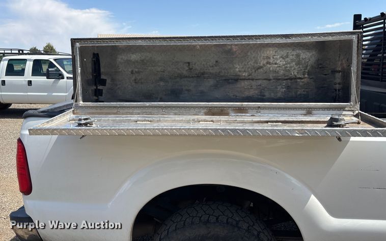 image for item EM5063 2015 Ford F250 Super Duty XLT Crew Cab pickup truck