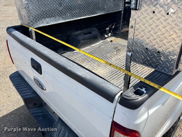 image for item EM5063 2015 Ford F250 Super Duty XLT Crew Cab pickup truck