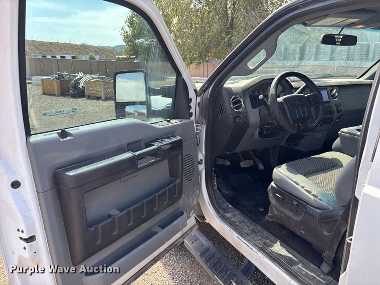 image for item EM5063 2015 Ford F250 Super Duty XLT Crew Cab pickup truck