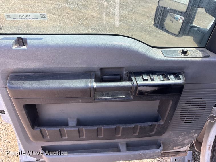 image for item EM5063 2015 Ford F250 Super Duty XLT Crew Cab pickup truck