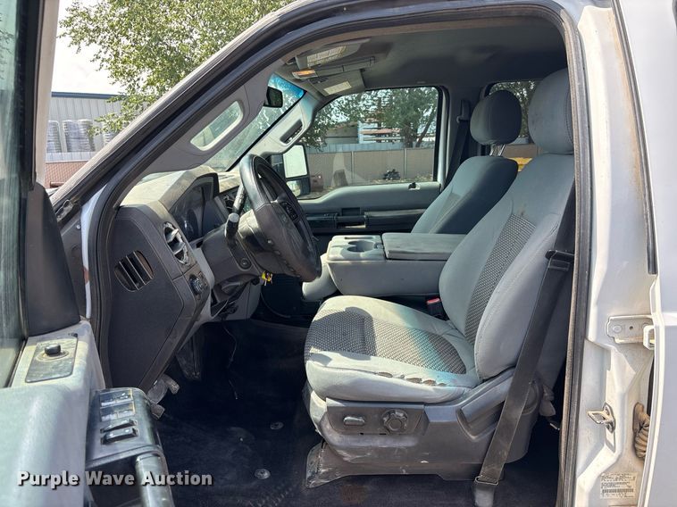 image for item EM5063 2015 Ford F250 Super Duty XLT Crew Cab pickup truck