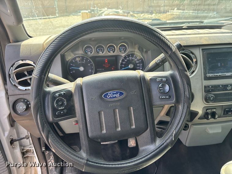 image for item EM5063 2015 Ford F250 Super Duty XLT Crew Cab pickup truck