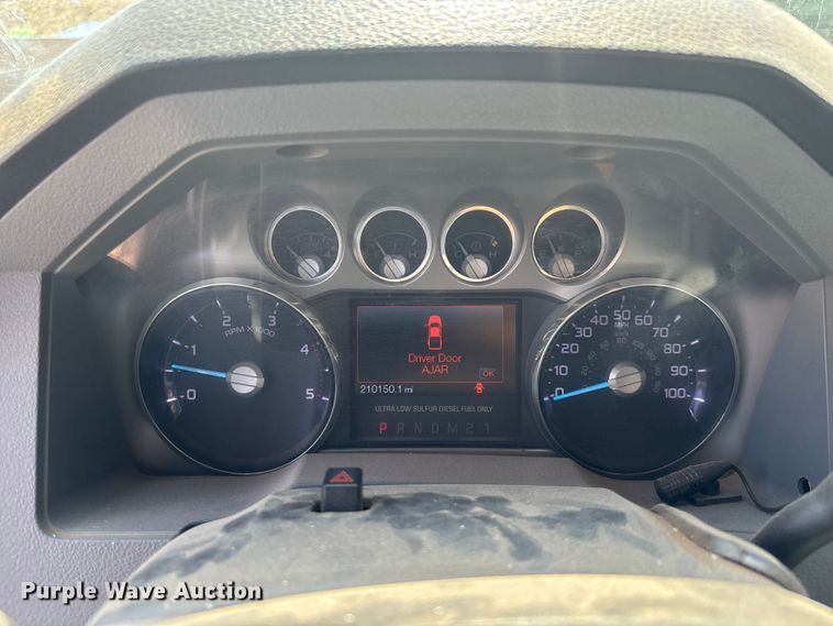 image for item EM5063 2015 Ford F250 Super Duty XLT Crew Cab pickup truck