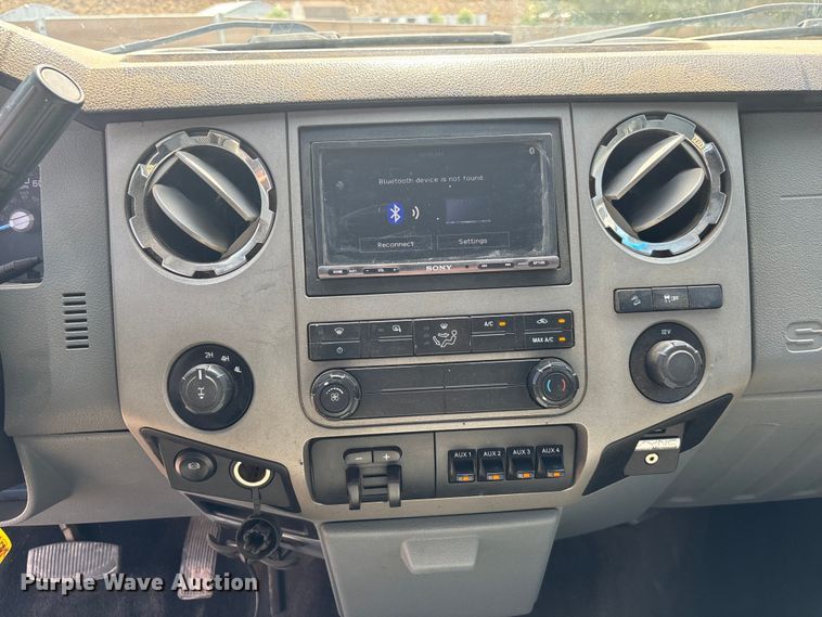 image for item EM5063 2015 Ford F250 Super Duty XLT Crew Cab pickup truck